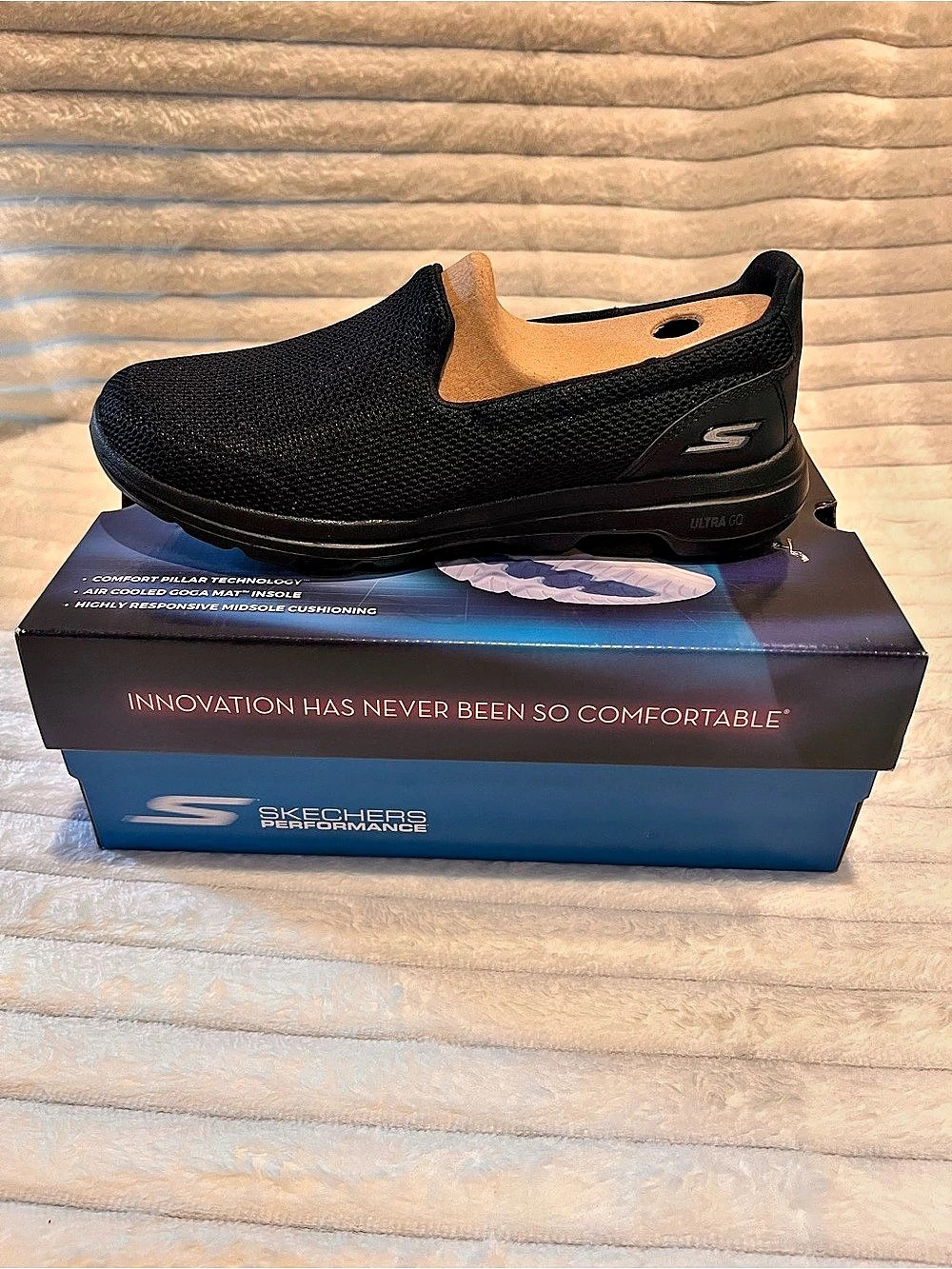 Skechers GO WALK 5 Black Sneakers US 8.5 Like New